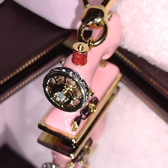 Juicy Couture 💕 🪡 Sewing 🧵 Machine Never Removed From 🎁 NWT - Picture 4 of 8
